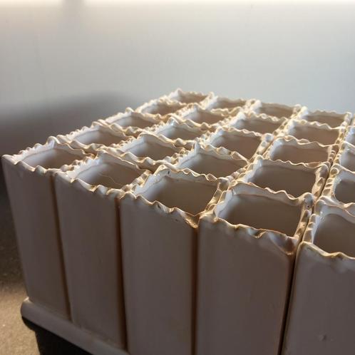 Prachtig bloemenblok tulpenvaas in creme keramiek  4 kg, Antiek en Kunst, Antiek | Vazen, Ophalen of Verzenden