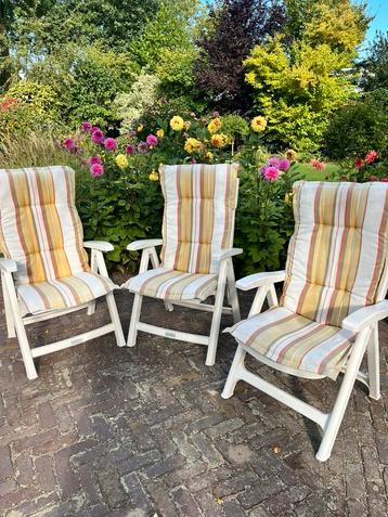 3 tuinstoelen met kussen beschikbaar voor biedingen