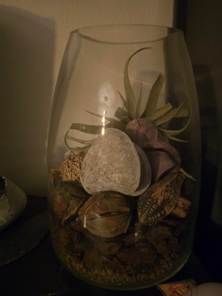 Glazen vaas met kunst planten en decoratie, Antiek en Kunst, Ophalen of Verzenden