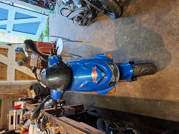 Aprilia sr www ac, Fietsen en Brommers, Scooters | Overige merken, Zo goed als nieuw, Maximaal 45 km/u, Benzine, Ophalen