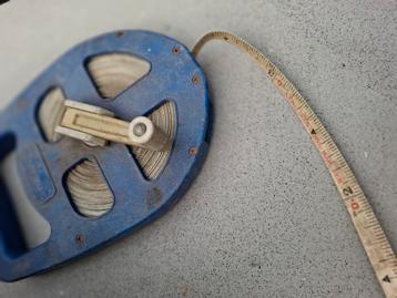 Lang meetlint 30 m. Rolt erg soepel op.  beschikbaar voor biedingen