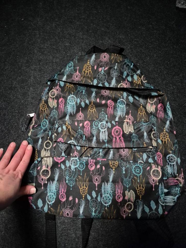 Zwarte rugzak met gekleurde dromenvangers/ rugtas, Sieraden, Tassen en Uiterlijk, Toilettassen, Dame, Zwart, Ophalen of Verzenden