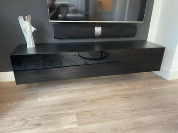 Modern tv-meubel – strak en functioneel beschikbaar voor biedingen