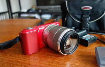 Sony Alpha NEX-3 14.2mp digital camera red kit 18-55mm lens beschikbaar voor biedingen