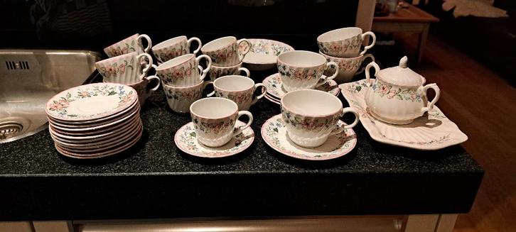 Wood & Sons servies Spring Fields by Jenny Rhodes, Huis en Inrichting, Keuken | Servies, Zo goed als nieuw, Kop(pen) en/of Schotel(s)