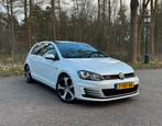 VW Golf 7 GTI Performance Pano | Camera | Dynaudio | Carplay, 65 €/maand, 4 cilinders, 1984 cc, Wit