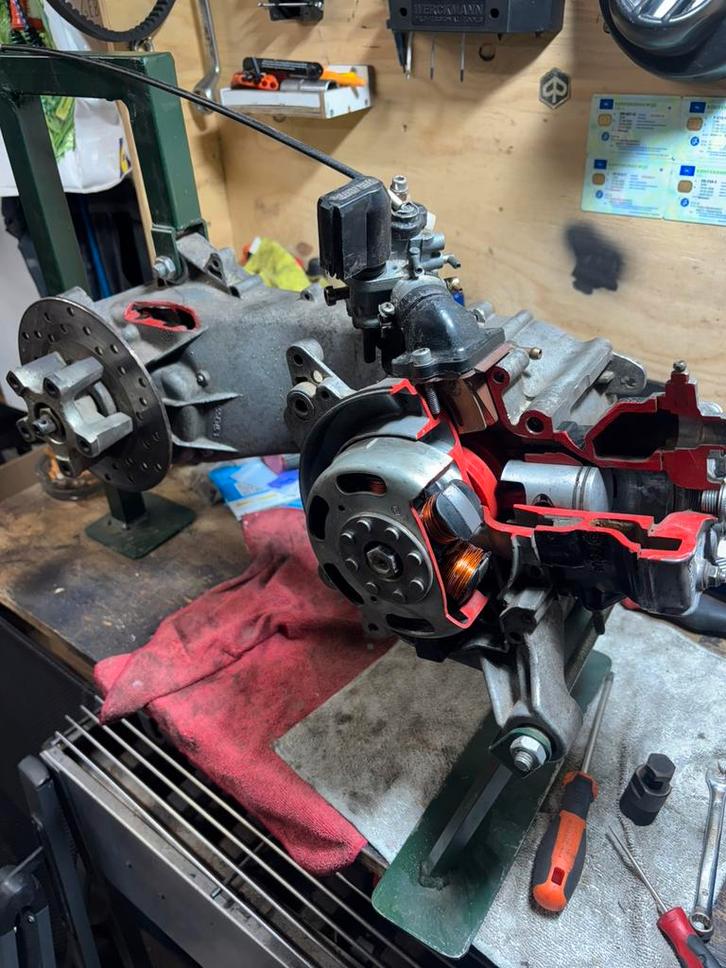 Showmodel Gillera Runner dd 2 takt blok, Fietsen en Brommers, Scooters | Piaggio, Zo goed als nieuw, Overige modellen, Benzine