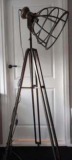 Industriële vloerlamp met stoere uitstraling, Huis en Inrichting, Lampen | Vloerlampen, Ophalen, Zo goed als nieuw, Metaal, 150 tot 200 cm