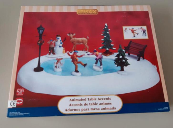 Lemax schaatsbaan met kinderen.  Op elektra., Diversen, Kerst, Ophalen of Verzenden