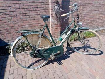 vintage retro dames fiets merk locomotief en een herenfiets beschikbaar voor biedingen