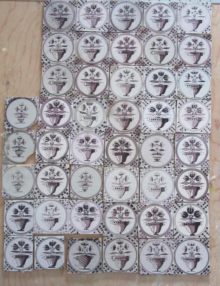 45 st. antieke bloempot in cirkel tegels wandtegel mangaan, Antiek en Kunst, Antiek | Wandborden en Tegels, Ophalen