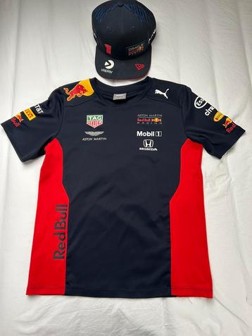 Red Bull shirt en pet beschikbaar voor biedingen
