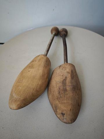 Vintage houten laarzenspanners beschikbaar voor biedingen