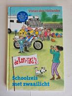 Vivian den Hollander - Schoolreis met zwaailicht, Boeken, Ophalen of Verzenden, Zo goed als nieuw, Vivian den Hollander