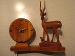 VINTAGE JAREN 60/65 DEENSE HOUTEN KLOK MET HERT EN JONG, Huis en Inrichting, Woonaccessoires | Klokken, Ophalen, Gebruikt, Analoog