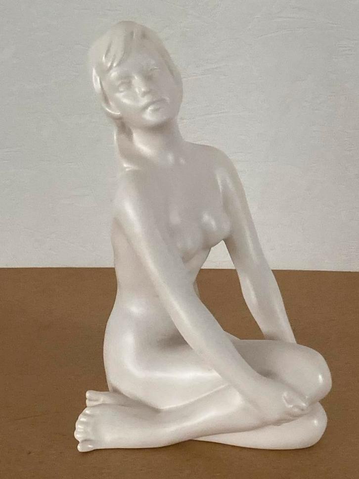 Flora-Gouda Zittende Naakte Dame Keramiek, Antiek en Kunst, Kunst | Beelden en Houtsnijwerken, Ophalen of Verzenden