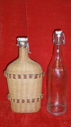 Lot van 2 oude glazen flessen één met rotan, Ophalen of Verzenden