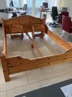 massief grenen bed ombouw 160 x 200 en 2 nachtkastjes, Ophalen, Bruin, Tweepersoons, Zo goed als nieuw