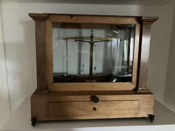 apothekers weegschaal 1964 Reyers & zonen, houten kast, Antiek en Kunst, Antiek | Gereedschap en Instrumenten, Ophalen