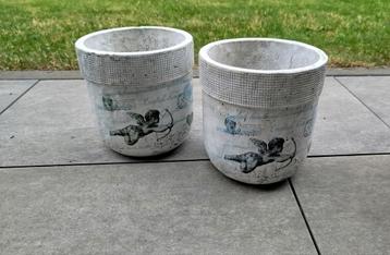 2 Schattige Bloempotten Barok /Engelse Romance beschikbaar voor biedingen