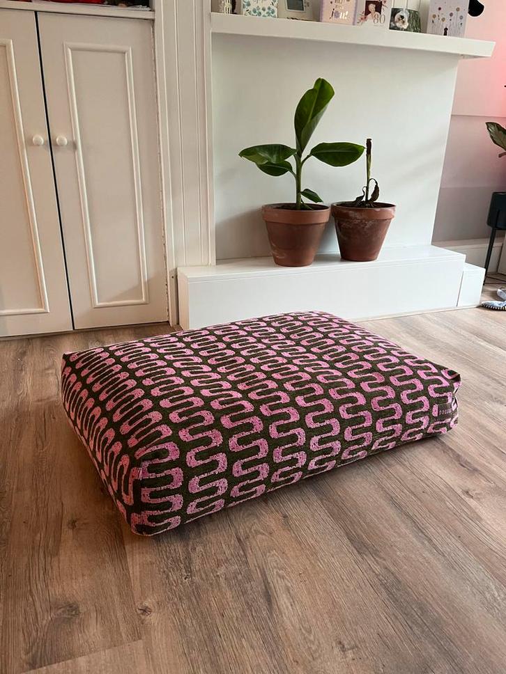 Dogguo hondenkussen / hondenmatras - maat M, Dieren en Toebehoren, Hondenmanden, Zo goed als nieuw, Polyester, Ophalen