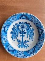 Delfts Blauw Bord met Bloemmotief, Ophalen of Verzenden