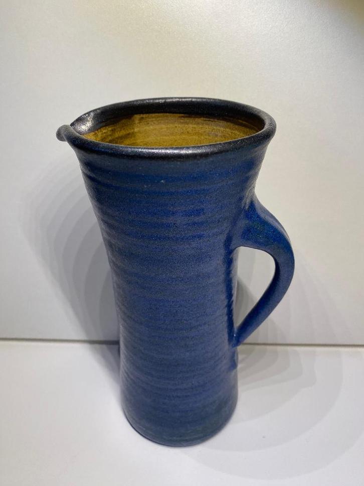 Vaas/Waterkan uit atelier Bronkhorst te Bronkhorst, Huis en Inrichting, Woonaccessoires | Vazen, Zo goed als nieuw, Blauw, Minder dan 50 cm