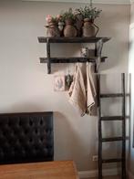 Stoer en sober wandrek en ladder., Huis en Inrichting, Woonaccessoires | Wandplanken en Boekenplanken, Ophalen, Zo goed als nieuw
