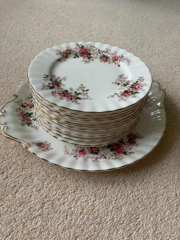 Royal Albert gebakset "Lavender Rose" beschikbaar voor biedingen