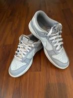 Nike Dunk Low Grijs Maat 38, Kleding | Dames, Schoenen, Ophalen of Verzenden, Gedragen, Grijs, Sneakers of Gympen