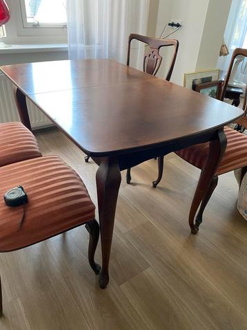 Uitschuifbare Houten Eettafel beschikbaar voor biedingen