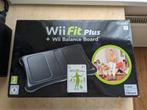Wii Fit Plus + Wii Balance Board, Spelcomputers en Games, Games | Nintendo Wii, Vanaf 3 jaar, Sport, 1 speler, Zo goed als nieuw