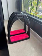 Kunststof paardrijbeugels compositi roze en zwart maat adult, Ophalen of Verzenden, Zo goed als nieuw, Overige soorten