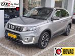 Suzuki Vitara 1.0 BOOSTERJET STIJL AUTOMAAT Adaptive Cruise, Auto's, Suzuki, 12 maanden, Gebruikt, 400 kg, Origineel Nederlands