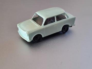 1:87 Trabant 601 lichtgroen € 4 beschikbaar voor biedingen