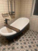 Vrijstaand bad op bronzen leeuwenpoten, Ophalen, Zo goed als nieuw, Met bad