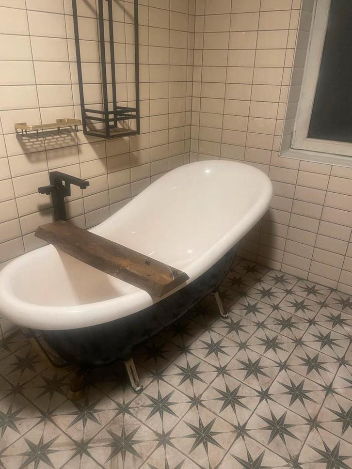 Vrijstaand bad op bronzen leeuwenpoten, Huis en Inrichting, Badkamer | Complete badkamers, Zo goed als nieuw, Met bad, Ophalen