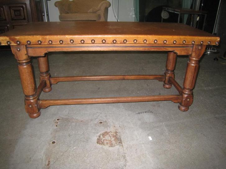 Spaanse brutalist salontafel met leren blad, Huis en Inrichting, Tafels | Salontafels, Gebruikt