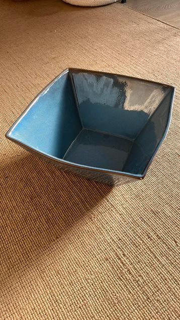 Keramiek schaal blauw beschikbaar voor biedingen
