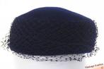 Vintage Dames cocktailhoed donker blauw vilt met voile 55 =S, Kleding | Dames, Hoeden en Petten, Ophalen of Verzenden, Gedragen