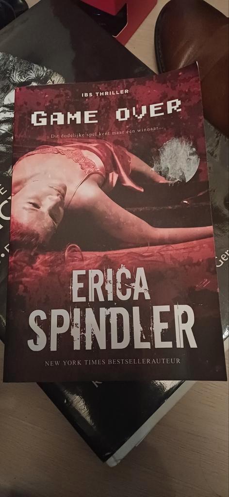 Game Over - Erica Spindler Thriller, Boeken, Thrillers, Gelezen, Nederland, Ophalen of Verzenden