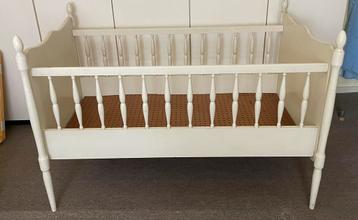 Vintage baby / kinderledikantje wit beschikbaar voor biedingen
