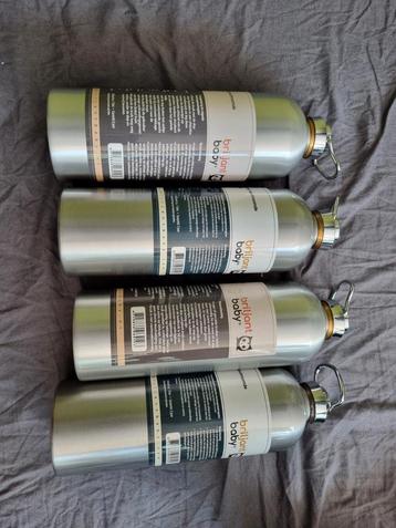 4 baby kruiken beschikbaar voor biedingen