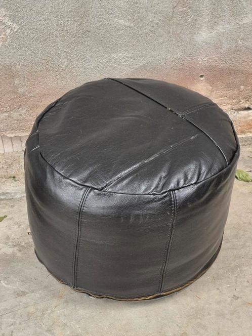 Mooie zwart leren poef., Huis en Inrichting, Banken | Voetenbanken en Poefen, Zo goed als nieuw, Minder dan 50 cm, Minder dan 50 cm