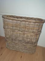 Hoge ovale mand van rotan, Huis en Inrichting, Woonaccessoires | Schalen en Manden, Ophalen, Mand, Zo goed als nieuw, Riet