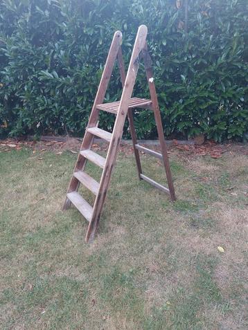 Vintage schilders trap beschikbaar voor biedingen