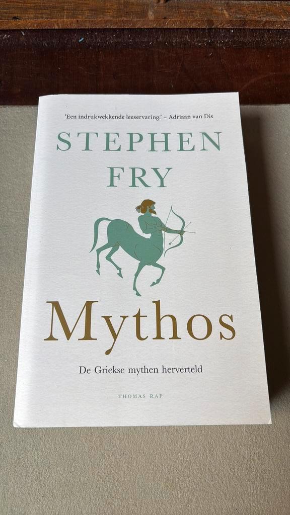 Stephen Fry - Mythos, Boeken, Literatuur, Zo goed als nieuw, Ophalen of Verzenden
