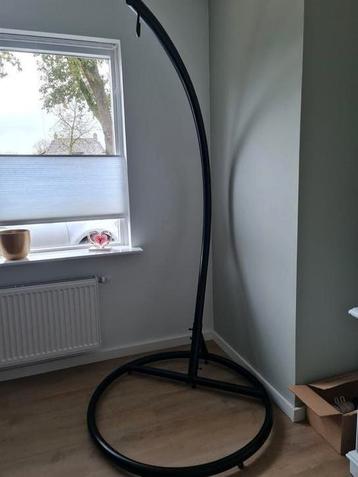 Frame hangstoel zwart gecoat staal beschikbaar voor biedingen