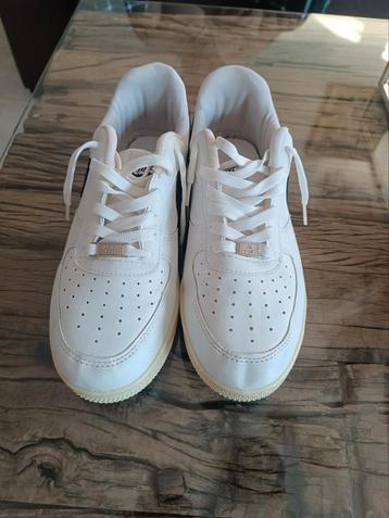 Nike sneakers  beschikbaar voor biedingen