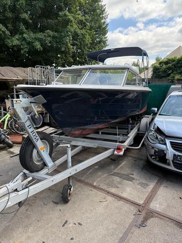 speedboot met trailer beschikbaar voor biedingen